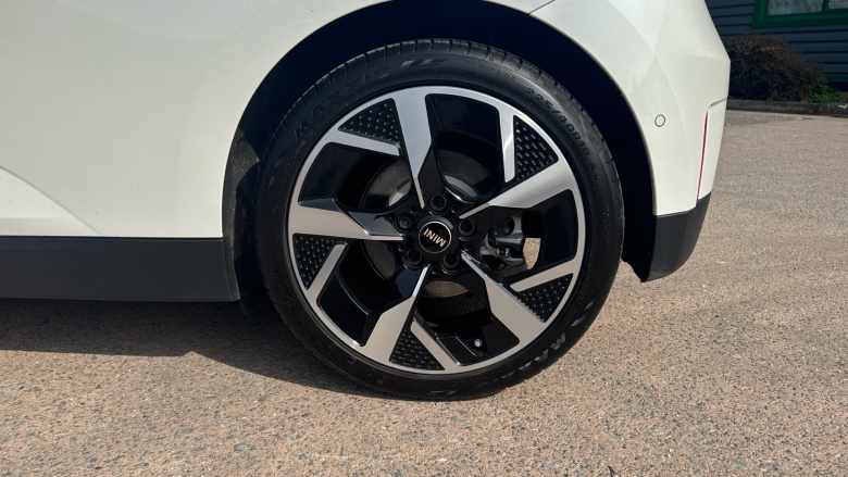 MINI Cooper 135kW E Exclusive [Level 1] 41kWh 3dr Auto Electric Hatchback